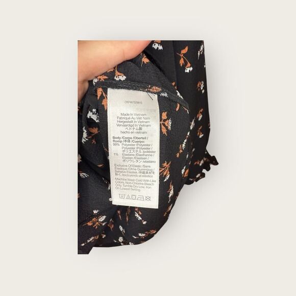 Madewell Embroidered Smockneck Top in Tossed Floral True Black Size Medium - Picture 10 of 10